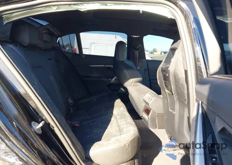 2026 BMW M5 z USA, uszkodzony, nr VIN WBS83FK06TCW13620